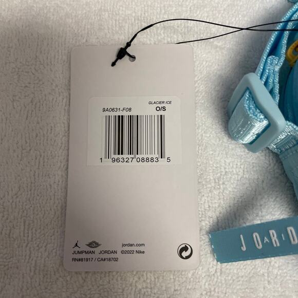 Nike Air Jordan Over the Shoulder Crossbody Bag - Picture 4 of 12